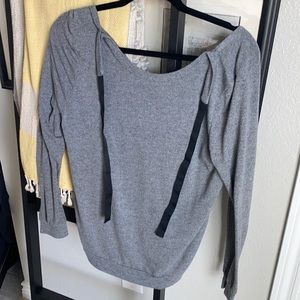 long sleeve gray shirt w/ black ties in front